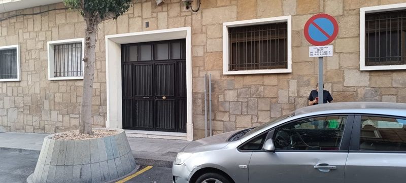 Vecinos de edificio militar en Ceuta llevan tres meses sin ascensor, exigen respuesta del INVIED